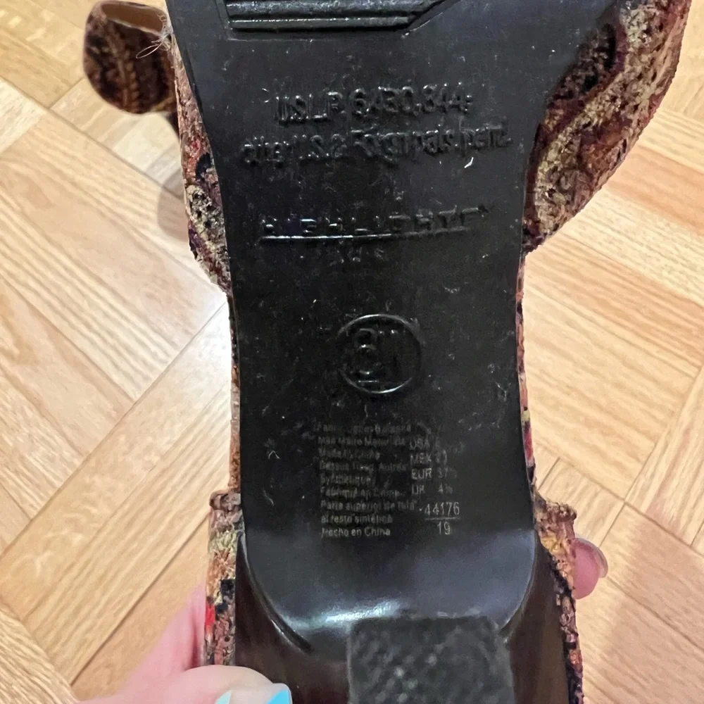 brown heels - Picture 3 of 3